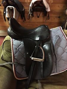 County Connection 18.5 Dressage saddle