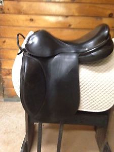 Lauriche Dressage Saddle 17.5"