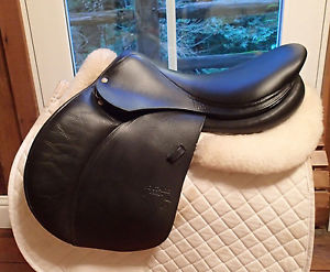 18" Voltaire Palm Beach Saddle - 2012 - BLACK - 3A Flaps - 5" dot to dot