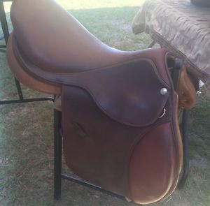 17" Pessoa Saddle XCH Gullet System Med Tree Excellent Condition!