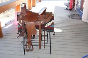 CRATES 16" SADDLE EUC CINCH AND BACK CINCH INCLUDED