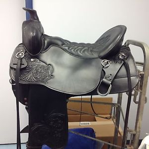 Tucker High Plains Black 17.5" extra wide saddle