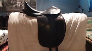 This 17" Prestige Dressage Saddle Saddle is crafted of natural, tanned leather.