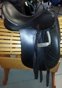 Frank Baines Elegance Dressage Saddle 17" Gently Used