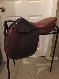 Beautiful 17" Butet Saddle - Standard (1) Flap -Wide Tree - Very Nice Condition