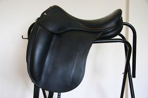 LUC CHILDERIC Dressage Saddle 18" / MW short flap (cwd schleese devoucoux)