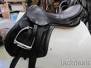 Black Country Vinici Jumping Monoflap Saddle Fittings Included 17 1/2" M Used