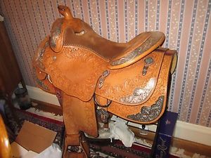 Quality BLUE RIBBON western SHOW SADDLE Lots of silver with quilted cover