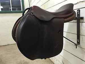 pristine show jumping saddle Antares 17,5'' with brown logo