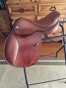 16 1/2 Crosby XL Hunt Seat Saddle. Excellent Condition. $850