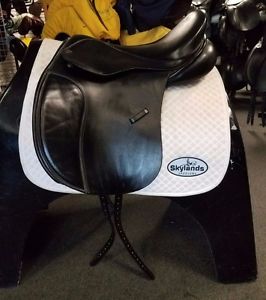 Used Parelli Fluidity Dressage Saddle - Size: 17.5" - Black