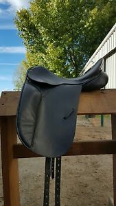 County Competitor "2000" Dressage Saddle