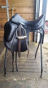 Beautiful 17.5" seat Verhan Odyssey Dressage Saddle