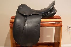 18"/28cm Stubben Genesis Deluxe Dressage Saddle with Biomex