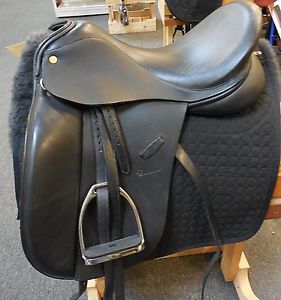 CS Classic Dressage Saddle 18 1/2" in excellent condition, + Accessories!