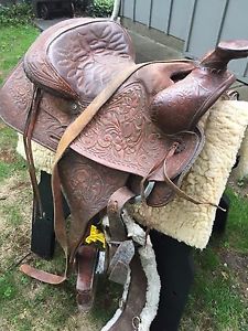 Vintage Leather Detailed Horse Riding Saddle