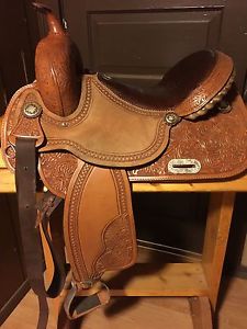 15" Connie Combs Barrel Saddle Barely Used
