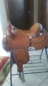 15" Western Saddle - Lovely All-around or Amateur Show