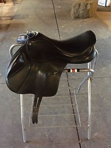 18 wide Barnsby monoflap saddle black