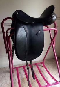 Black County Dressage Saddle 17in #3 fit