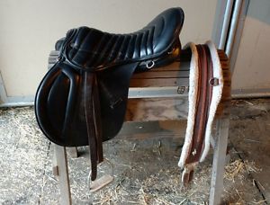 Jorge Canaves Saddle 18" Trail 34 Tree w/ 48in Toklat Girth