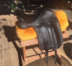Black Country Vinici Dressage Saddle