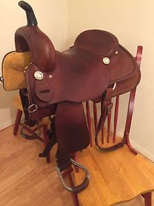 16.5" Roohide cutting saddle (used only 20 times, very comfortable)