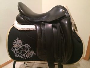 Black Country Vinici Dressage Saddle 17" M