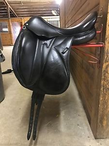 18" Devoucoux Makila monoflap dressage saddle