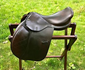 16 Beval Natural Close Contact Jumping Saddle, Made in England, 0 Flap (13.75")