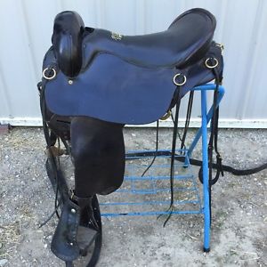 Tucker Cheyenne Gen II Saddle 17.5 black without horn, extras included wide tree