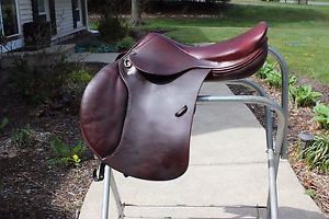17" Dominus Bruce Davidson Eventing saddle excellent condition