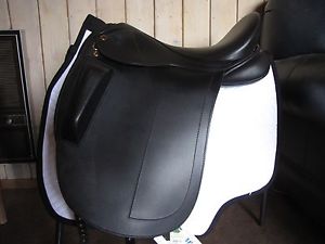 Black Country Dressage Saddle Optima 18" Medium Demo condition K panel wool floc