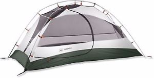 REI Passages Backpacking one person tent ultralight  sage inclludes stakes