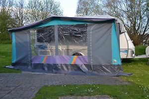 REISEVORZELT MIT GUMMIDACH FÜR WOHNWAGEN