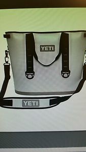 Yeti hopper bag 30