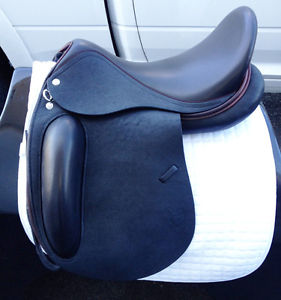 NEW! VERHAN Maximum Free Shoulder Dressage 17.5" -