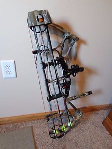 BEAR ARCHERY EMPIRE BOW LOADED