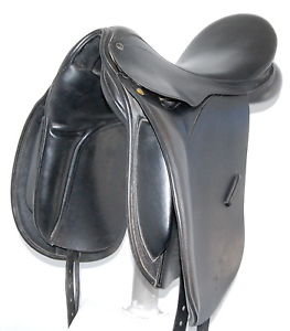 17.5" COUNTY COMPETITOR DRESSAGE SADDLE (SO18306) EXCELLENT CONDITION!! - DWC