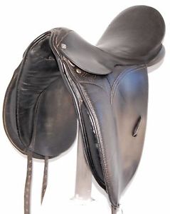 17" COUNTY DRESSAGE SADDLE (SO14009), VERY GOOD CONDITION!! - DWC