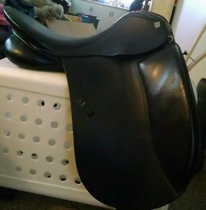 MasSimo dressage saddle 17.5"