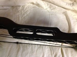 Mathews TRG 7 RH Bow 60-70#  30" 75% black, used very little