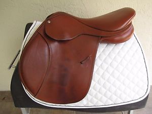 LOVELY! 17-1/2" Collegiate Convertible Close Contact/Jump Saddle + Adjust Gullet
