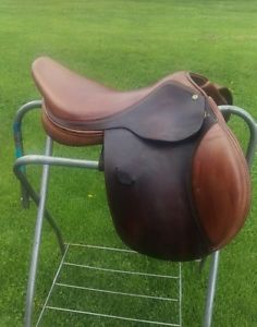 HDR Pro A/O Adjust to Fit Close Contact Saddle, 17" seat