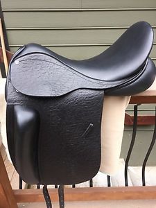 County Fusion 18"M Black Dressage Saddle