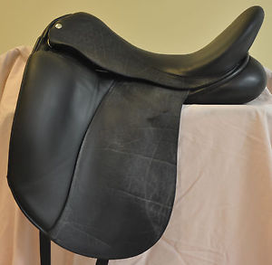 Custom Saddlery, Wolfgang Expression, Dressage Saddle 17.5"