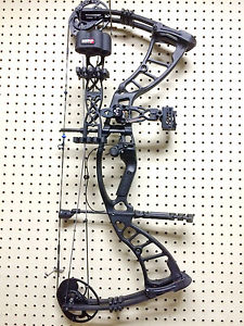 Hoyt Powermax Compound Bow  Black  Loaded