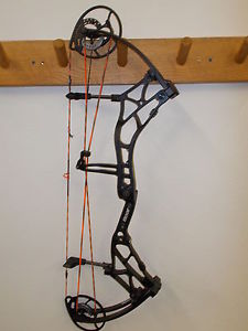 Brand New 2015 Bear Arena 30 RH 70# Black