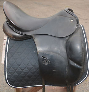 Schleese Dressage Saddle 18 Inch Seat with Girth