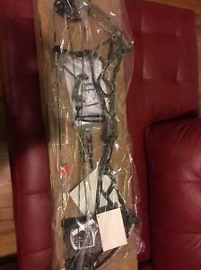 Bear Archery Arena 34 Compound Bow Realtree Xtra 70# RH A5AR26007R